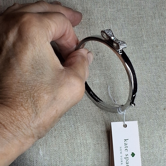 Kate Spade Rhinestone Bow Bracelet NWT - Picture 1 of 6
